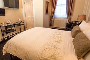 Double Room | Iron/ironing board, free WiFi, bed sheets