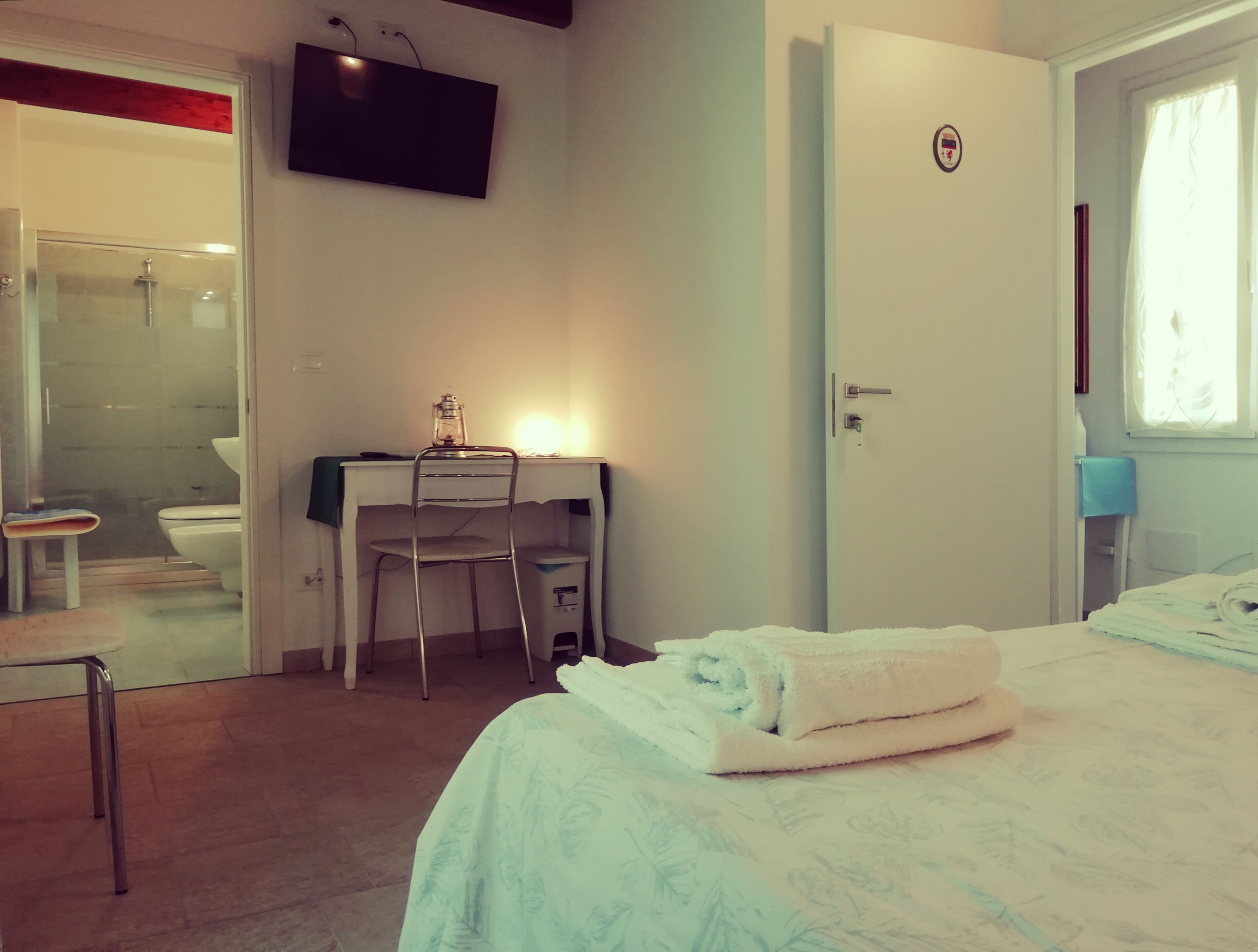 Tweepersoonskamer, balkon (Stanza Verde) | Een bureau, verduisterende gordijnen, gratis wifi, beddengoed