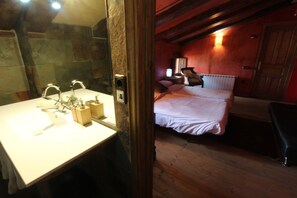 Down duvets, individually decorated, individually furnished, free WiFi - Masia Heredad La Boquilla (Enguera)