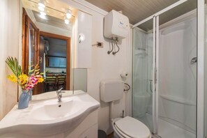 Chalet (5 pax) | Kylpyhuone | Suihku, pyyhkeet