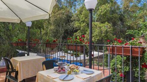 Dinner served - Camping Marina (Bari Sardo)