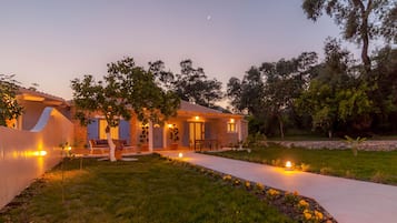 Comfort Villa, 2 Bedrooms | In-room safe, soundproofing, iron/ironing board, free WiFi