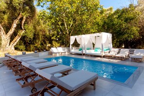 Outdoor pool - Ideal House (Parga)