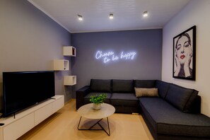 Comfort Villa, 2 Bedrooms | Living area | 32-inch flat-screen TV with satellite channels - Ideal House (Parga)