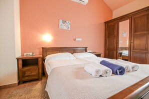 4 chambres, fer et planche à repasser, Wi-Fi, draps fournis