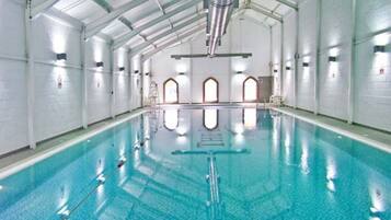 Indendørs pool, opvarmet pool