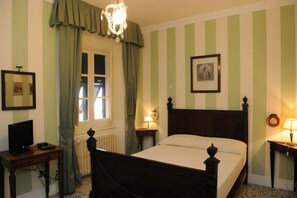 Panoramic Suite, 1 King Bed, Valley View, Garden Area (Paganini) | Frette Italian sheets, premium bedding, individually decorated - Dimora Garibaldi (Castelnuovo Magra)