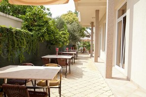 Daily continental breakfast (EUR 5 per person)