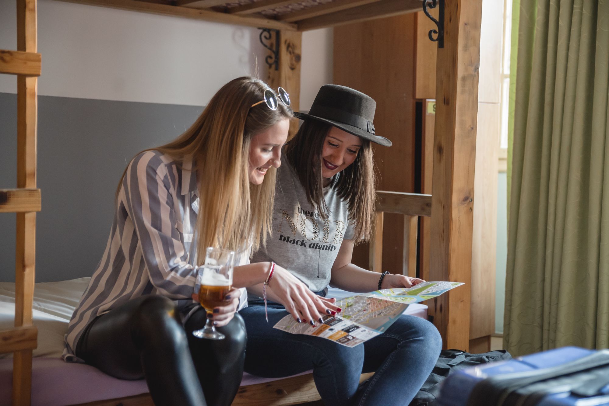 Bed in 6-Bed Dormitory Room (age 18-40) | Ferro/asse da stiro, Wi-Fi gratuito, lenzuola