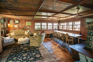 Ferienwohnung (inkl. Endreinigungsgebühr und Wäschepaket) | Wohnbereich | Flachbildfernseher, Kamin, DVD-Player