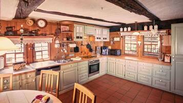 Ferienwohnung (inkl. Endreinigungsgebühr und Wäschepaket) | Eigene Küche | Kühlschrank, Mikrowelle, Ofen, Herdplatte