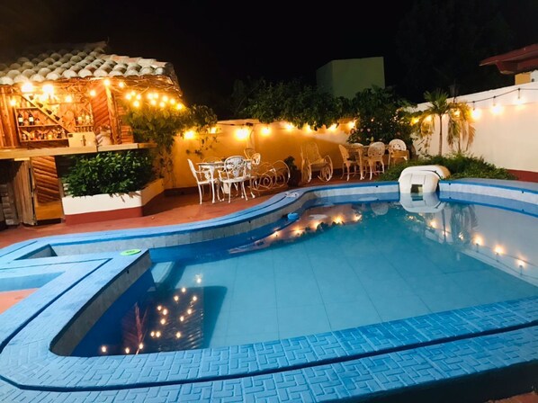 32-inch flat-screen TV with digital channels, TV, heated floors