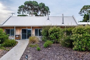 Exterior - Greystone (FS5) - Freycinet Holiday Houses (Coles Bay)