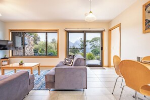 TV - Greystone (FS5) - Freycinet Holiday Houses (Coles Bay)