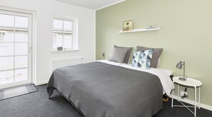 1 bedroom, desk, free WiFi, bed sheets