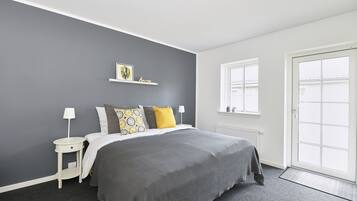 1 bedroom, desk, free WiFi, bed sheets