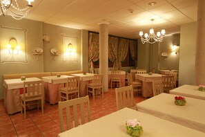 Daily buffet breakfast for a fee - Hotel Bocalé (Sallent de Gallego)