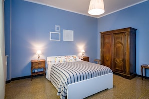 Desk, soundproofing, rollaway beds, free WiFi - B&B I Portici di Sottoripa (Genoa)