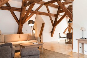 Apartment (Maisonette - No. 5) | Wohnbereich | Fernseher, Fußbodenheizung