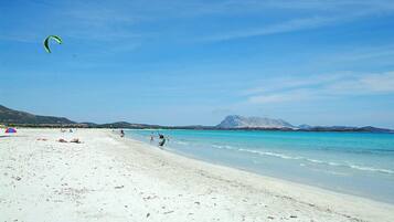 Una spiaggia nelle vicinanze