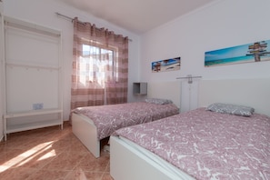 2 bedrooms, iron/ironing board, internet, bed sheets - SESIMBRA - LOVELY VILLA NEAR SESIMBRA & MECO BEACH (Santana)
