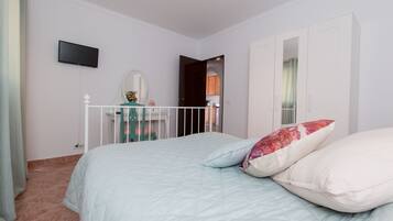 2 habitaciones, tabla de planchar con plancha y acceso a internet