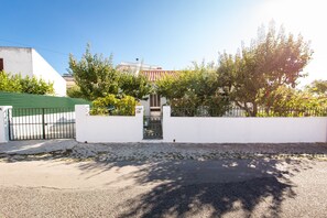 Property grounds - SESIMBRA - LOVELY VILLA NEAR SESIMBRA & MECO BEACH (Santana)