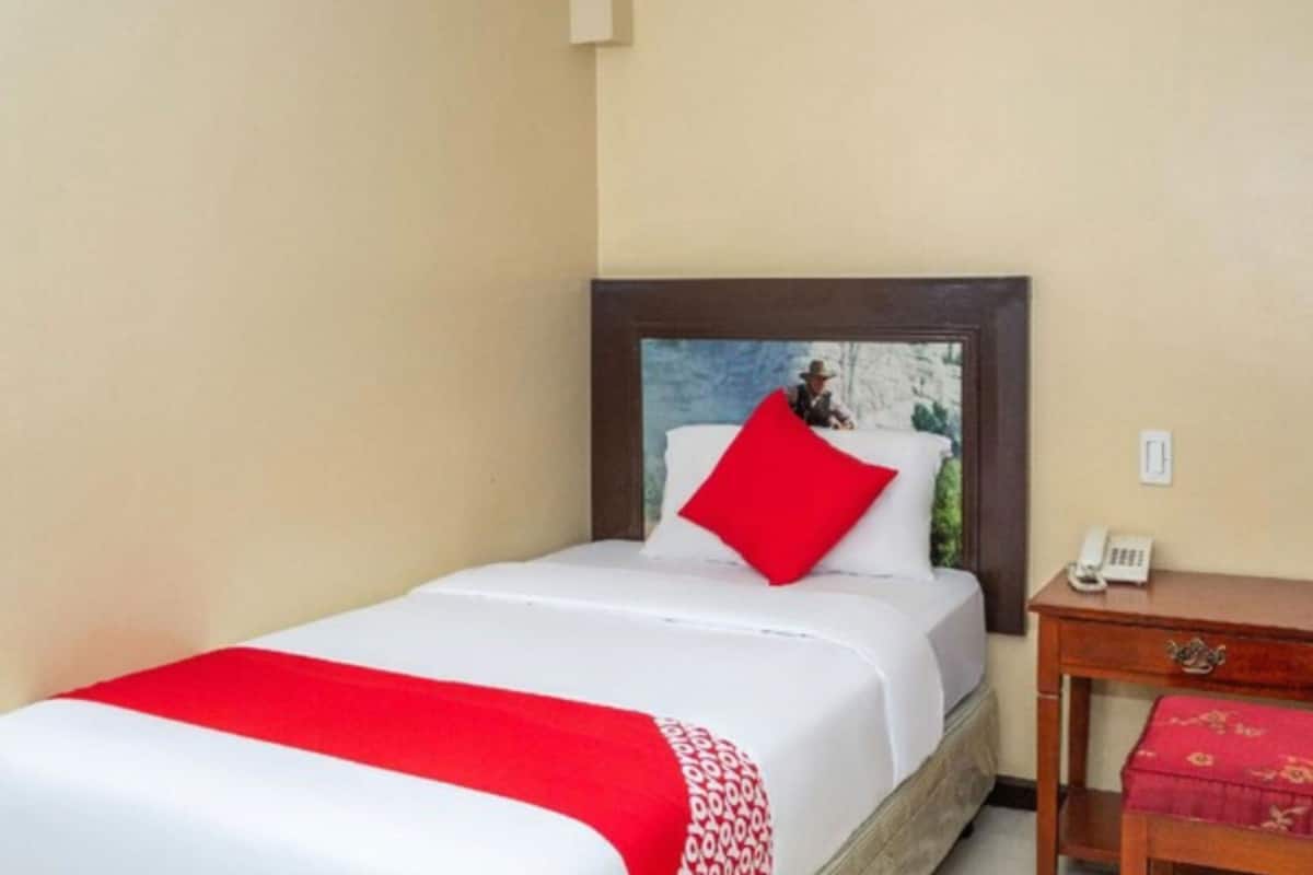 Standard Single Room | Free WiFi, bed sheets