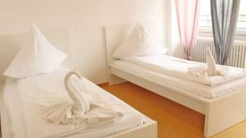 BĂŒgeleisen/BĂŒgelbrett, Zustellbetten, kostenloses WLAN, BettwĂ€sche