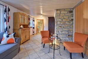 Casa (incl. cleaning fee & laundry package) | Área de sala de estar | Televisión de pantalla plana y chimenea 