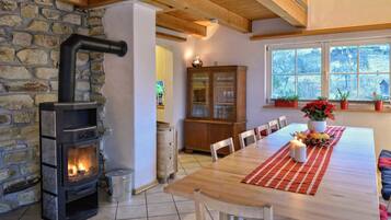 House (incl. cleaning fee & laundry package) | In-room dining