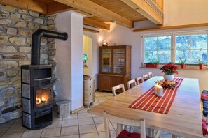House (incl. cleaning fee & laundry package) | In-room dining