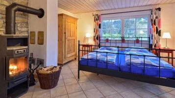 House (incl. cleaning fee & laundry package) | 4 bedrooms, free WiFi, bed sheets