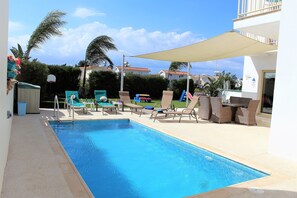 Outdoor pool - Villa Ksenia (Paralimni)