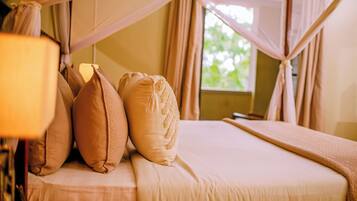 Deluxe Room | Individually decorated, individually furnished, desk, laptop workspace