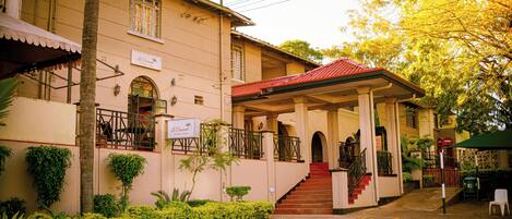 Mặt tiền nơi lưu trú