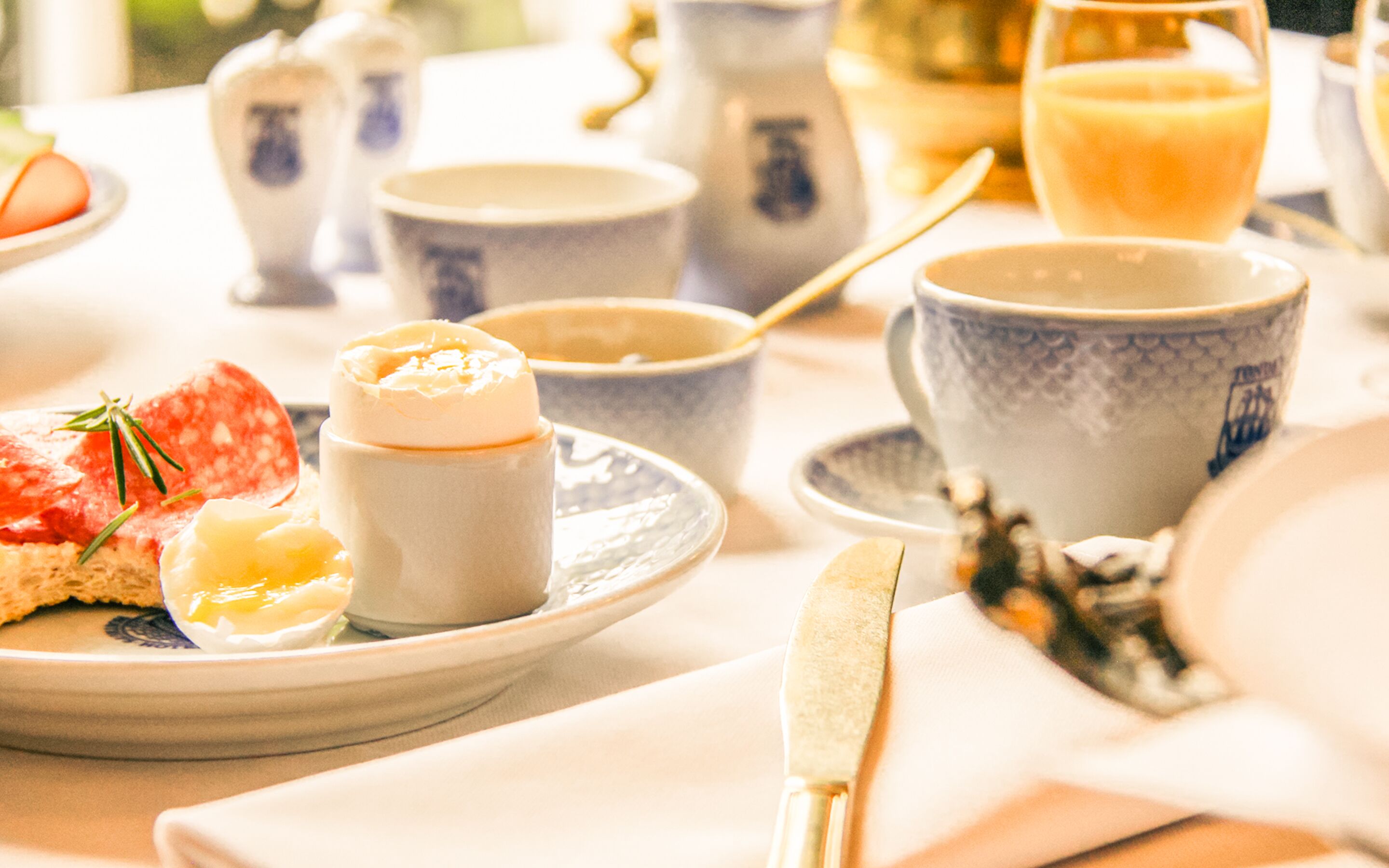 daily buffet breakfast (dkk 135 per person)