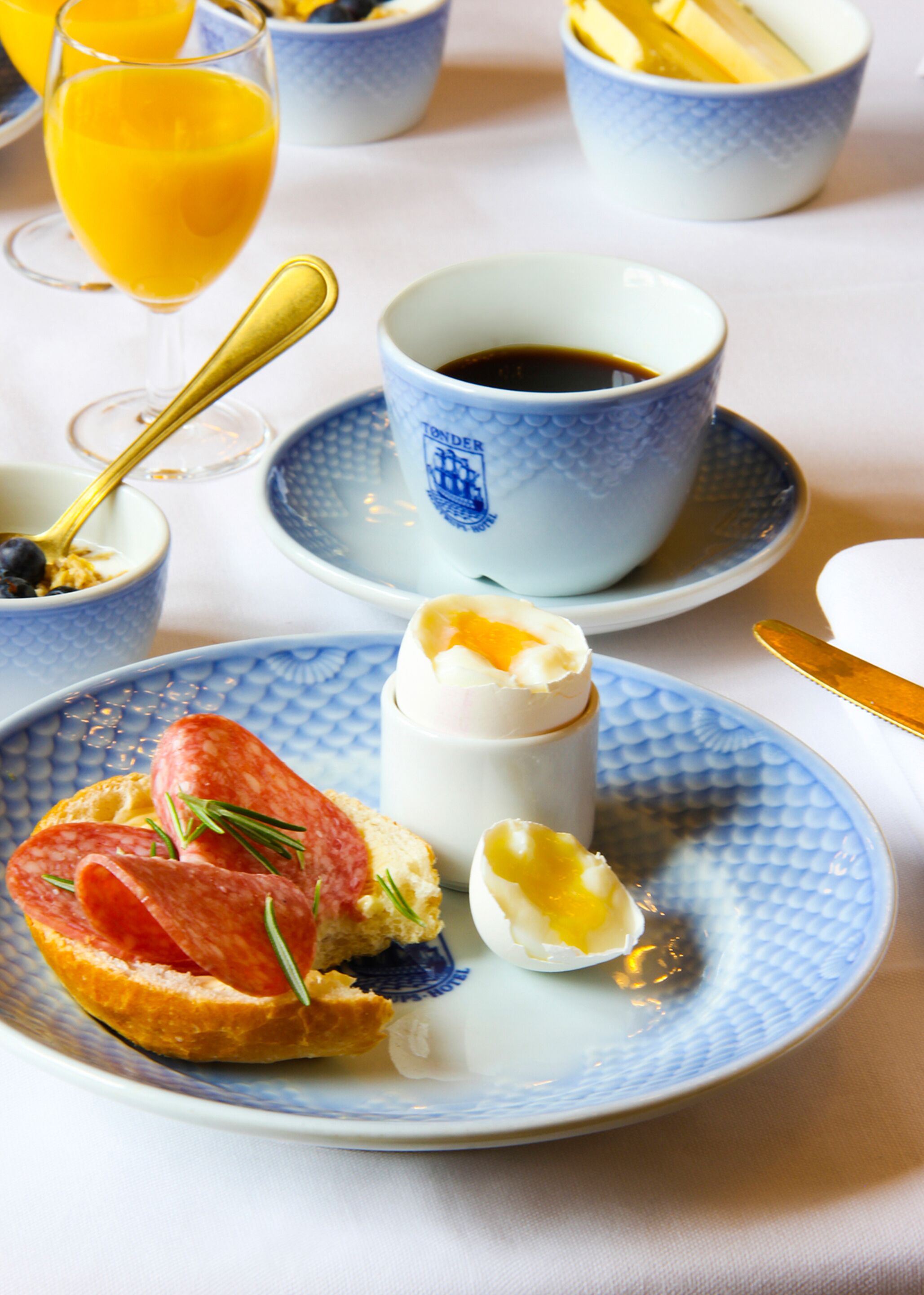 daily buffet breakfast (dkk 135 per person)