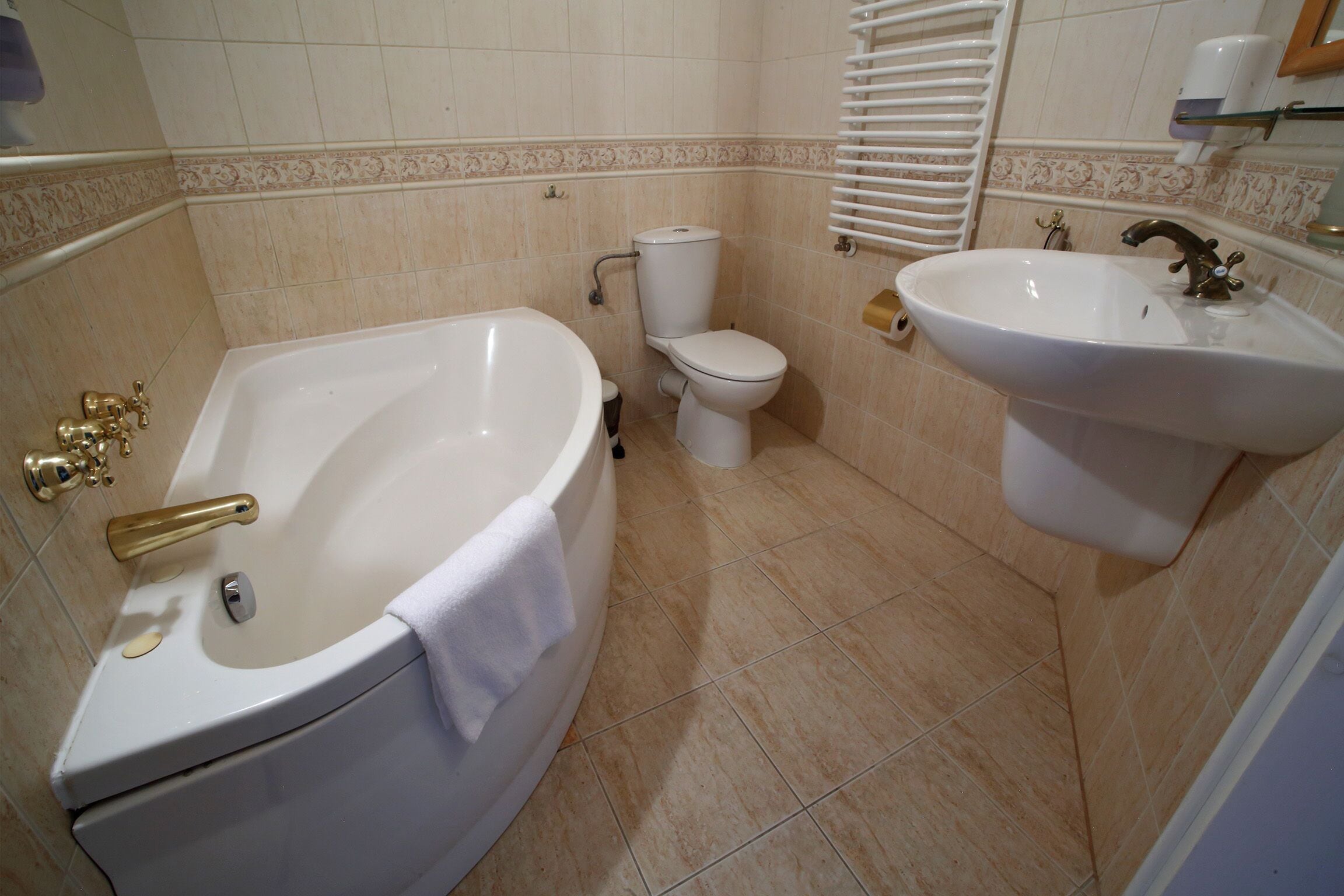 A bathroom with a bathtub, toilet, and sink.