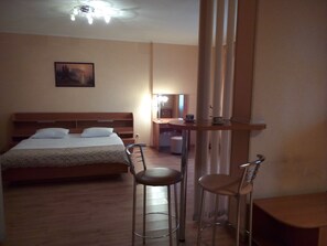 Luxury Room, 1 King Bed | In-room safe, blackout drapes, iron/ironing board, free WiFi - Comfort Hotel (Kyiv)