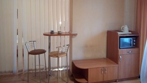 Chambre luxueuse, 1 très grand lit | Coffre-fort, rideaux d’obscurcissement, fer et planche à repasser