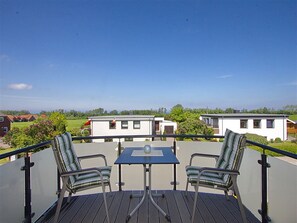 Outdoor dining - Apartment "Albatros" with fireplace and balcony with a view of the Baltic Sea (Rerik)