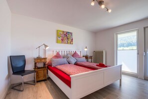 Maison | Bureau, accès au Wi-Fi (inclus), literie fournie