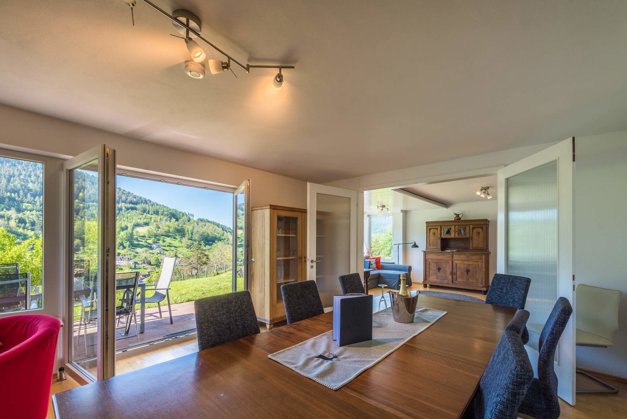 House | In-room dining