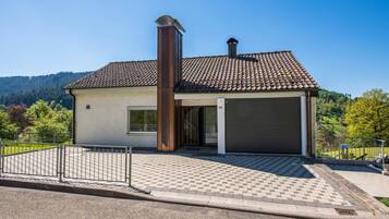 Pintu masuk properti