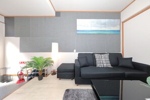 Private Vacation Home | Interior entrance - Namba East House01 (Osaka)