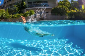 Seasonal outdoor pool, pool loungers -  Villa La Florangerie (Strasbourg)