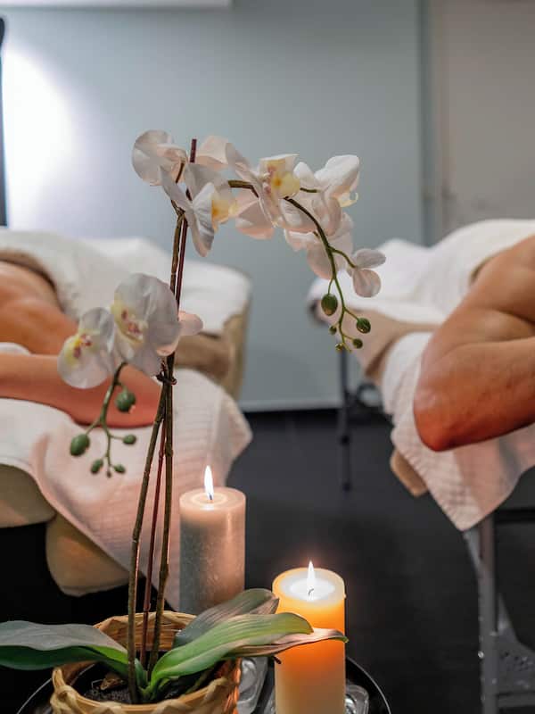 Couples treatment room(s), sauna, hot tub, steam room
