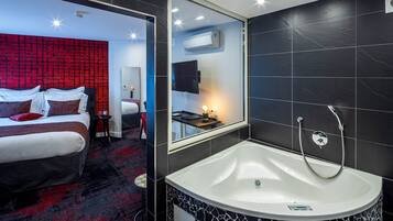 Deluxe Double Room (Bain Spa) | 1 bedroom, premium bedding, pillow-top beds, minibar