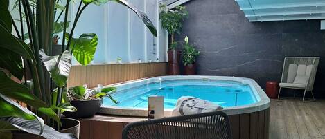 Behandelingskamers voor koppels, een sauna, een bubbelbad, een stoombad